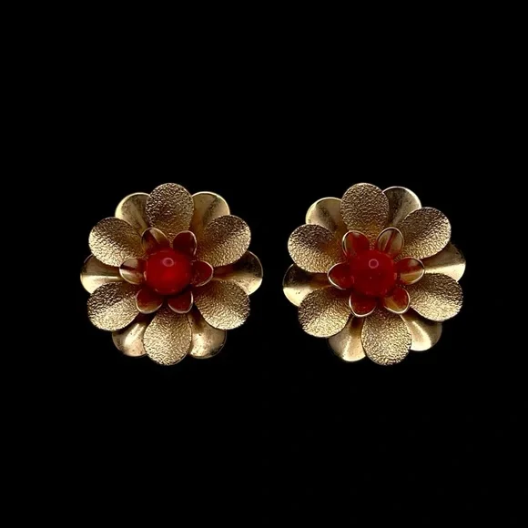 Cute Vintage Sarah Coventry Exotic Flower Clip Earrings Gold Tone Red Moonglow - Picture 5 of 12